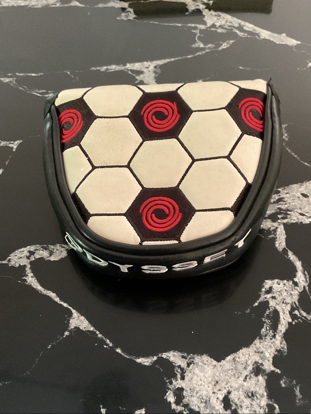 Odyssey Hex Pattern Mallet Putter Headcover - Cream & Red